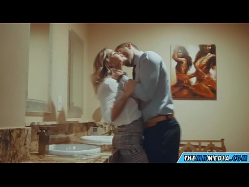 ❤️ Gava ku blondeyek busty we di nav hewşek gelemperî de dixapîne ❌ Porno li ku.porn-mz.ru ❤